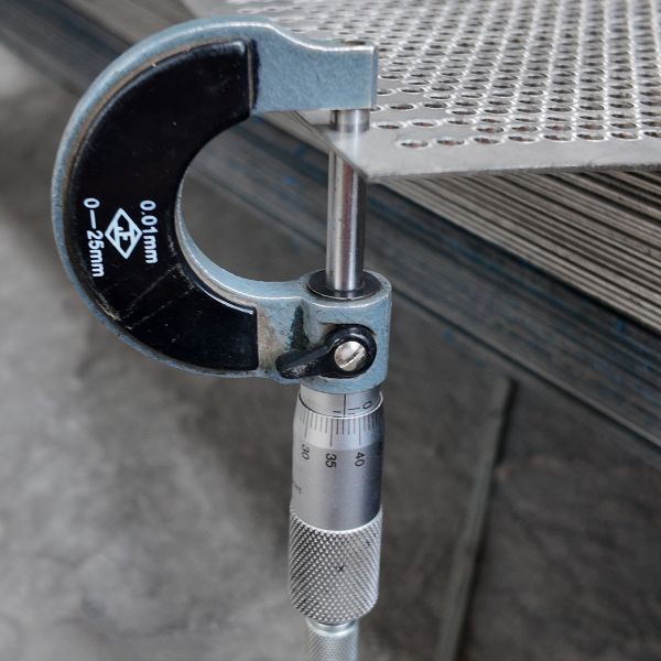 3mm Perforated Galvanized Steel Sheet Mesh For Construction Scaffolding