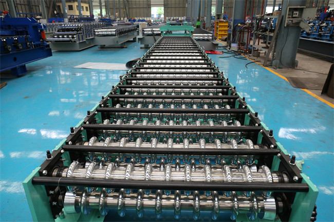 Крен рифленого листа панели стены крыши формируя быстрый ход 0.3-0.8mm 30m/min машины