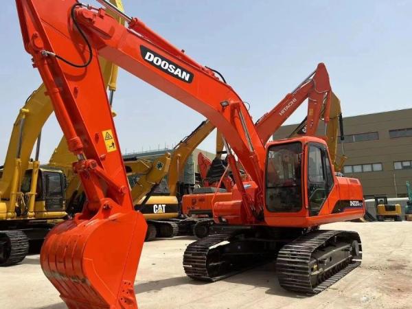 Doosan DH220LC équipement de pelle hydraulique d'occasion