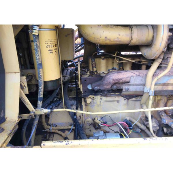 Новая модель КАТ Д6Г бульдозера Кравлер желтого цвета подержанная 2012 сделанного года