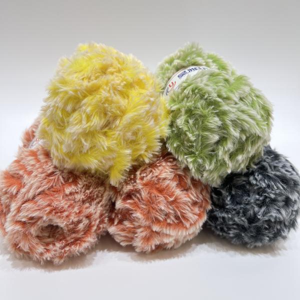 1/0.65NM 100% Polyester Skin Friendly Fur Yarn For Knitting Scarf And Blanket