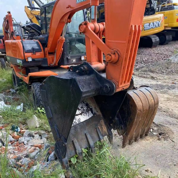 DH150W-7 Used Doosan Excavator Hydraulic Wheeled Excavator 15T 0.57m3
