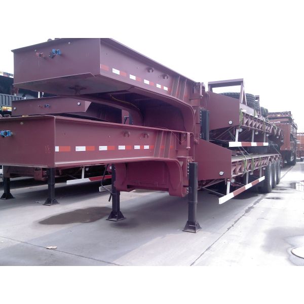 CIMC HUAJUN 3 Axle Heavy Duty Low Bed Semi Trailer with Hydraulic Ramp Max Payload 70TON