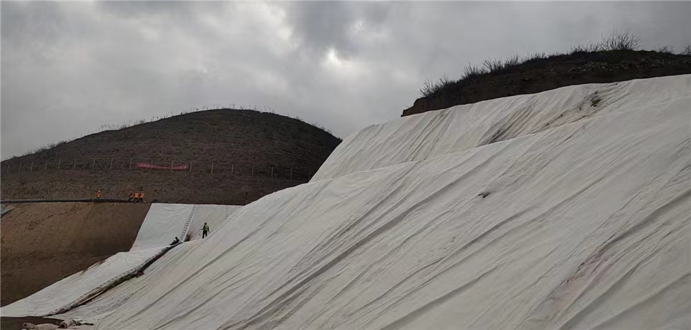 Высокое PE PP прочности на растяжение не сплетенная ткань Geotextile 4 Oz 100 gsm для конструкции