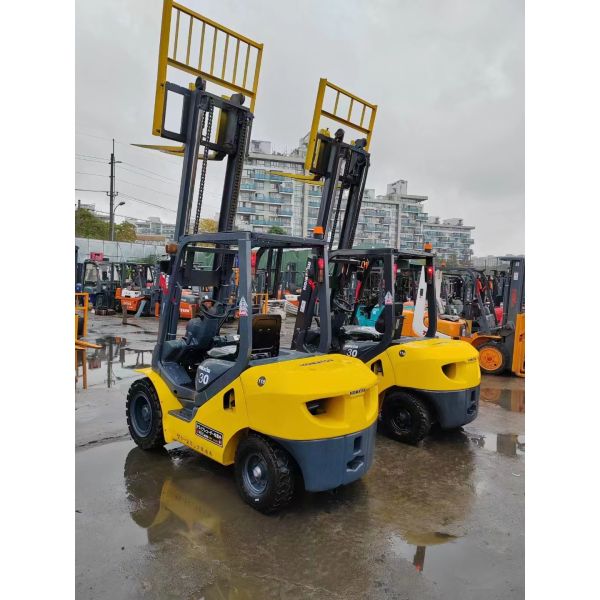 Подержанные вилочные погрузчики Komatsu 30 подержанное строительное оборудование и машины