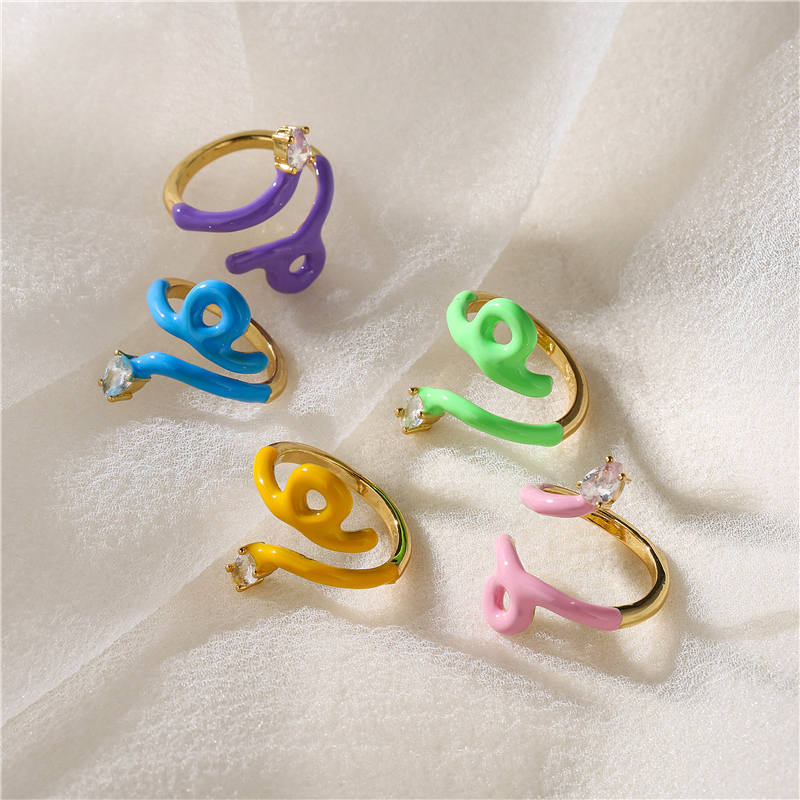 Покройте эмалью капая кольца масла