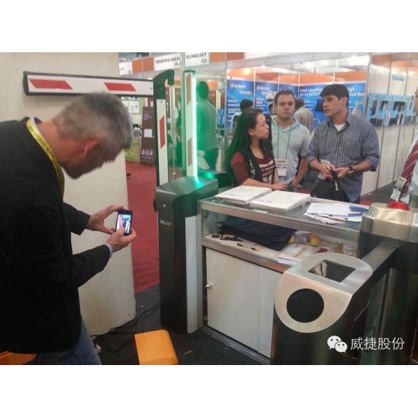 Puerta de la barrera del aparcamiento del auge del ciclo de trabajo el 90° los 4m del 100%