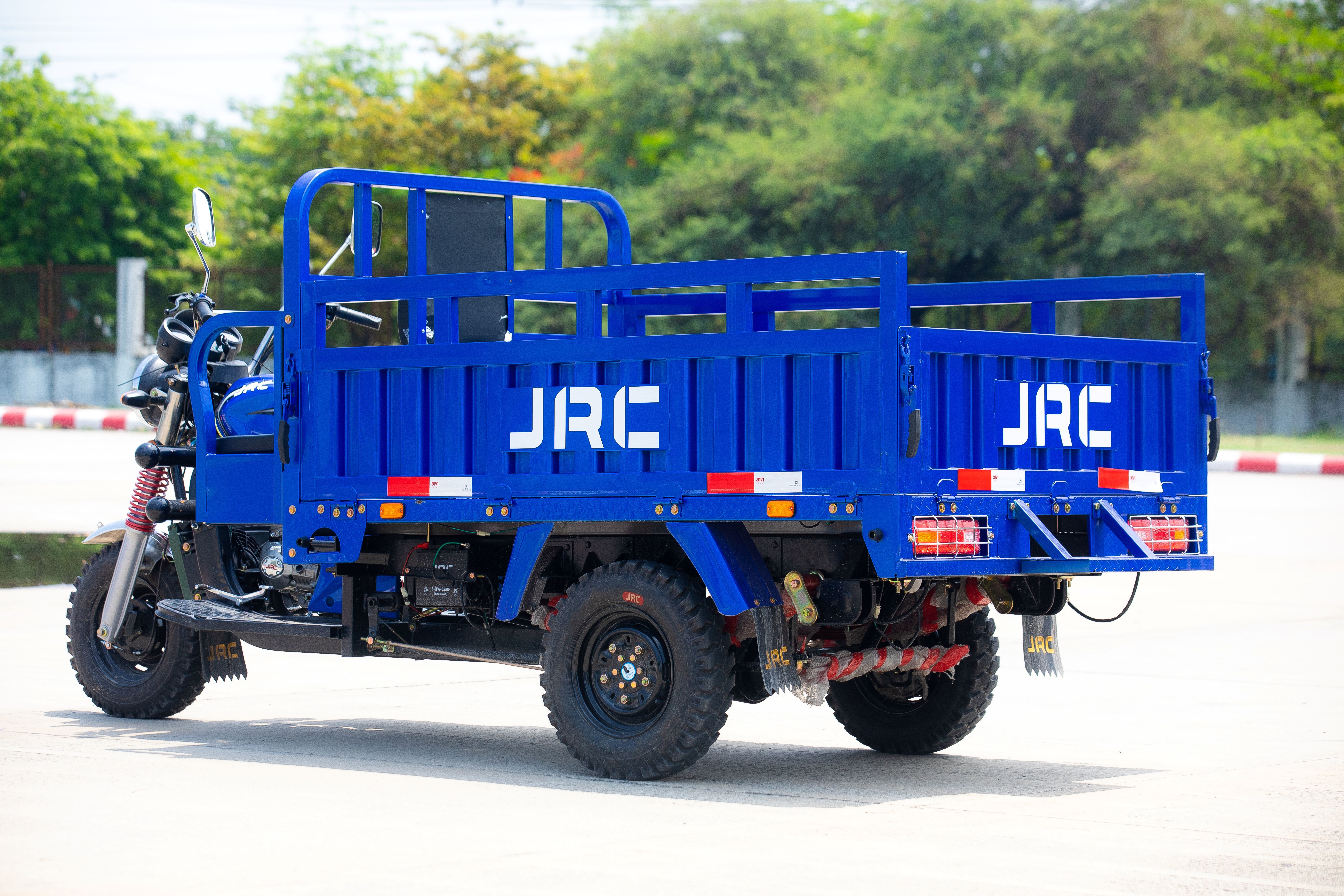 JRC-150 Cargo Tricycle with 300 Kg Load Capacity, 60 Km/h Speed & Reinforced Steel Cargo Bed