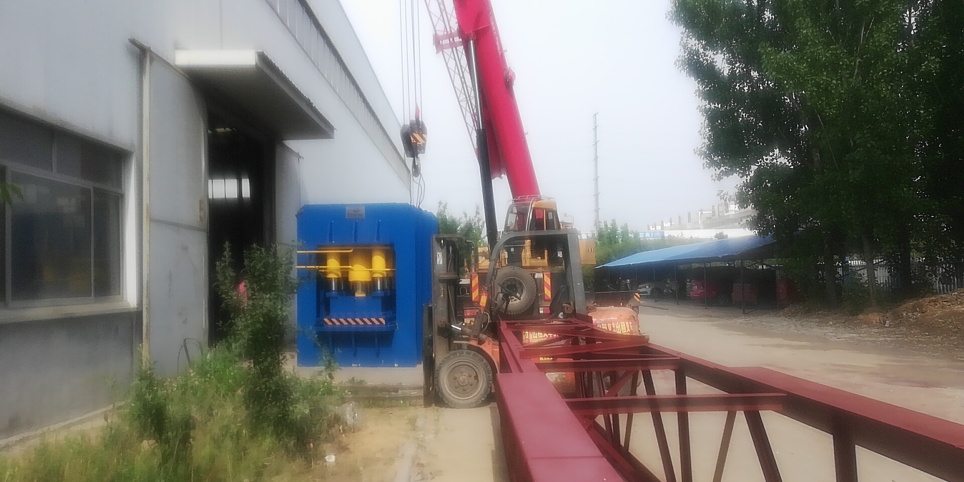 Централизованная пресса машины стальной двери 15kw 2500T выбивая гидравлическая