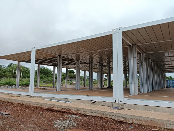 Modular Flat Pack Container with Q235 Galvanized Steel Profile and 75mm Fire-Retardant Rock-Wool Sandwich Panel for Temporary Construction Camp Worker Living Quarters