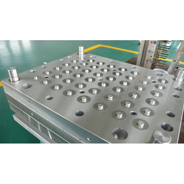 Close roop high speed injection molding machine 415 v 50 hz 3 phase 4 line