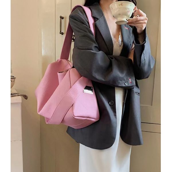 2024 Women's Versatile Tote Bag with Skew Straddle Instagram Design and Large Capacity
