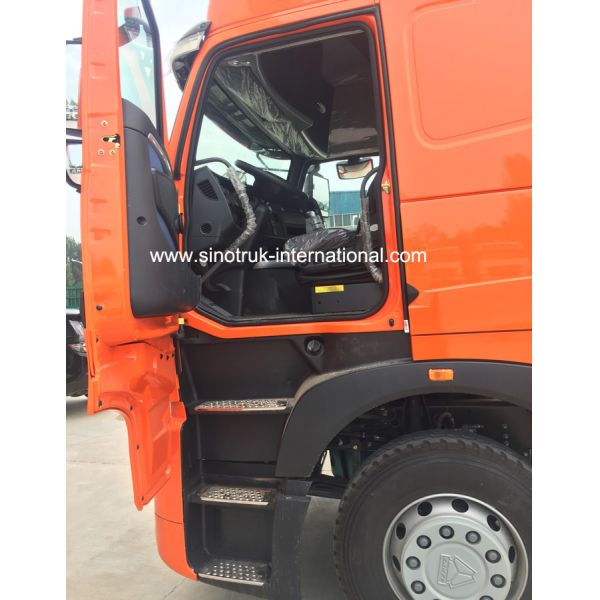 Левой евро управляемое рукой трактора и Семи трейлера Хово сверхмощное тележки ИИ