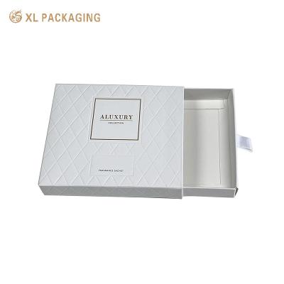 Caixa de perfumes de papel Kraft Dobradora Caixa de papel perfumado de gaveta branca Embalagem com alça
