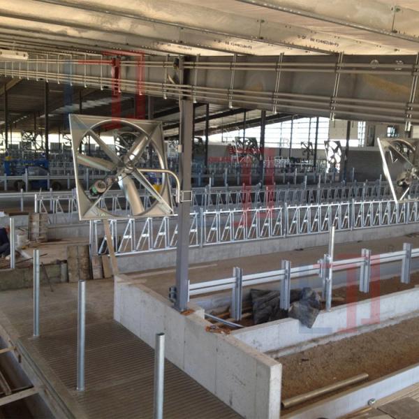 Corrosion Resistant Prefabricated Steel Shed Construction , Steel Farm Equipment Storage Shed