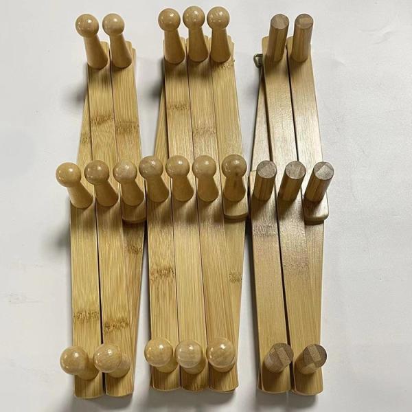 Gancho funcional de estilo acordeão de bambu montado na parede para organizar atrás de portas / paredes