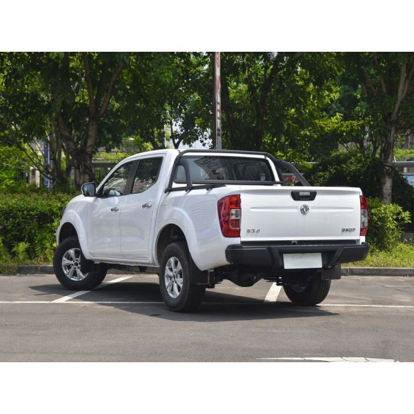 No. 1 Dongfeng Rich6 4*4 Pick up Truck with Off Road Tires and Automatic Transmission