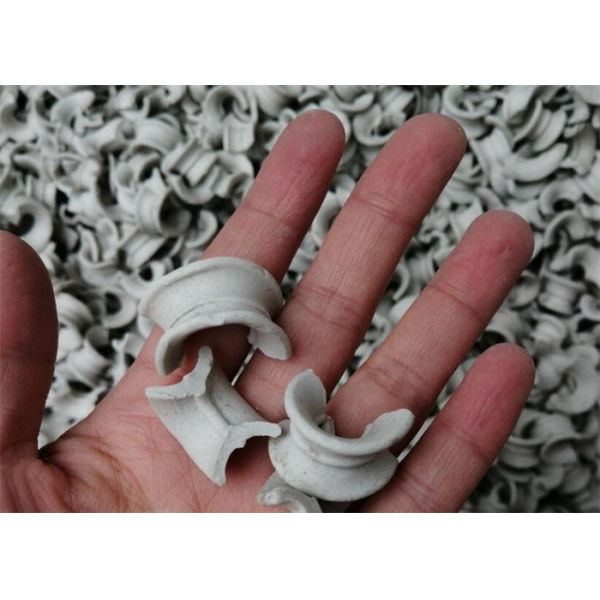 Thickness 4mm Ceramic Intalox Saddles 1 Inch Low Temperature Resistance