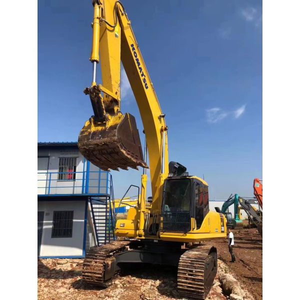 Excavadora usada komatsu pc300 -7 Excavadora com horas de trabalho 0-2000 e capacidade de combustível 100-500 litros