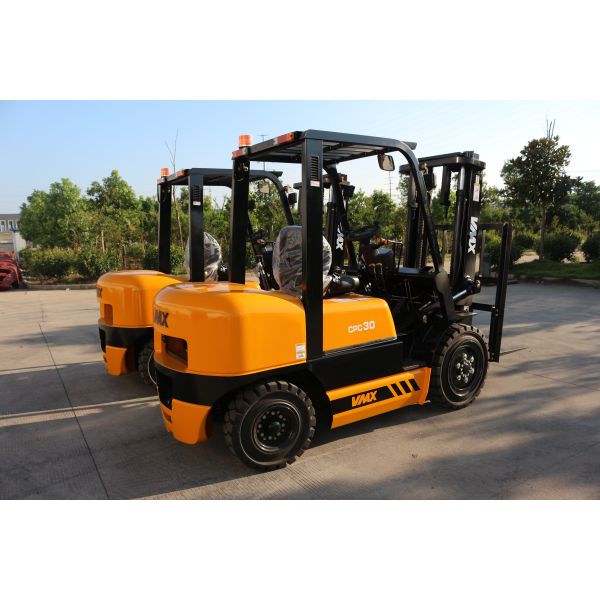 Manual Transmission Four Wheel Drive Forklift / Heavy Duty Forklift 125mm Fork Width