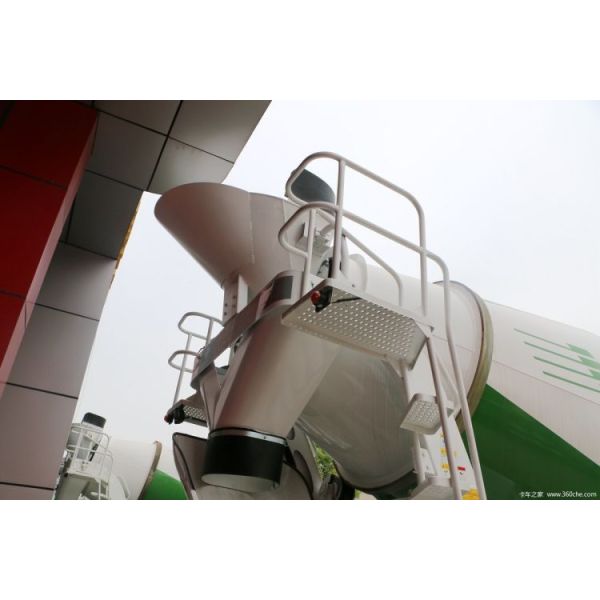 Building Material Shops Used SinotruK HOWO T5G 340HP 8X4 7.37 Square Concrete Mixer Truck