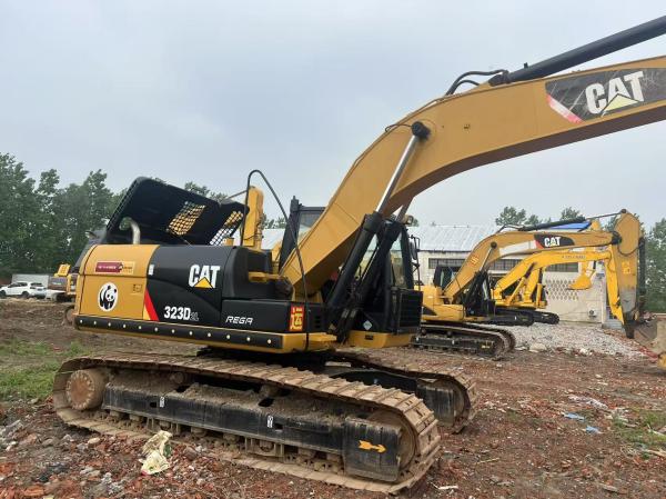 Excavateurs lourds d'occasion CAT 323 de 23 tonnes Excavateur d'occasion d'origine bien entretenu