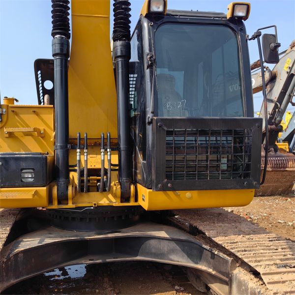 Équipement CAT 323 USA Marque Caterpillar Excavatrices à roues usées