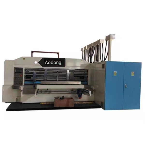 Flexo multicolor que imprime ranurando la máquina que corta con tintas, equipo de impresión flexográfico