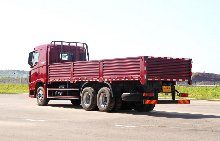 Cargo Heavy Duty Truck 266 / 290 hp , Comercial Cargo Truck ZZ1257N4641W