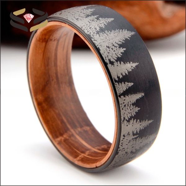 Anillo de boda de tungsteno para hombre Black Forest Mountain, forma de diamante, 8 mm, con forro de madera de barril de whisky