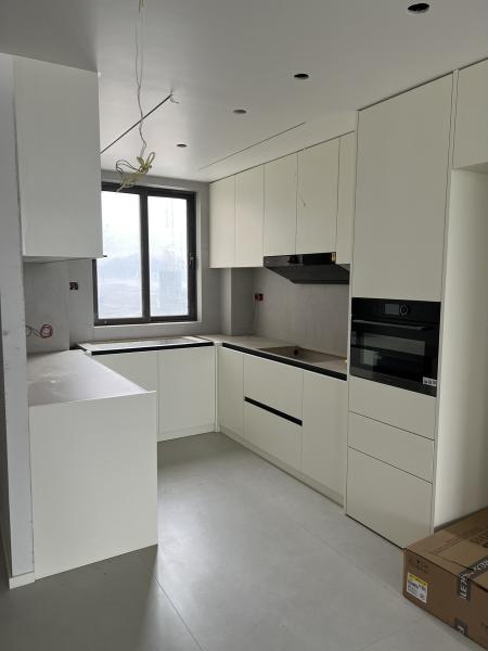 Armoire de cuisine modulaire de luxe en forme de U avec températures de couleur LED réglables