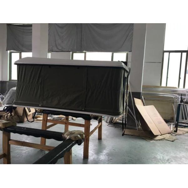 Off Road Adventure Camping Glass Fiber Hard Shell Roof Top Tent HG125