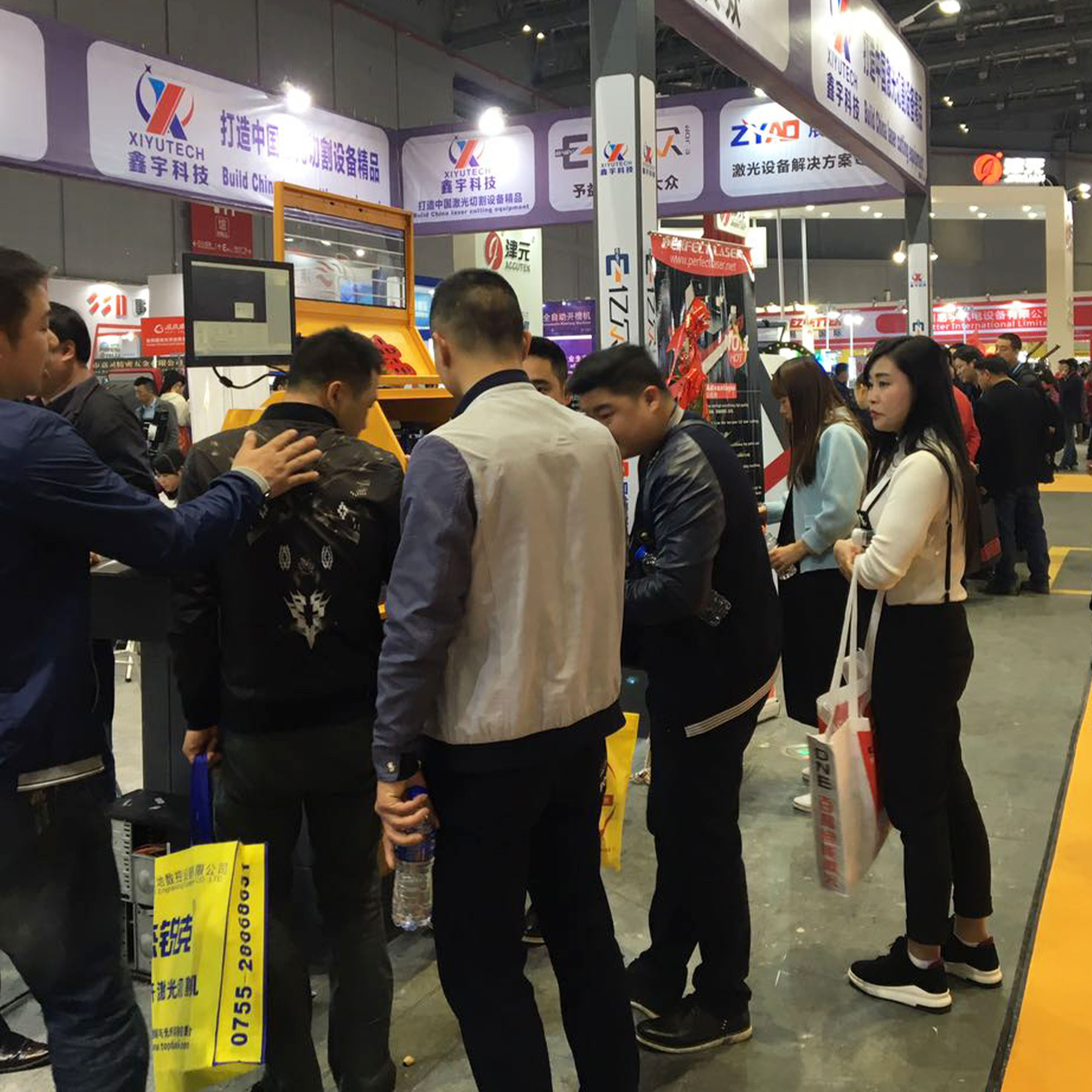 Углеродистая сталь Автоматический металлический вывесок для светодиодного уличного неонного знака