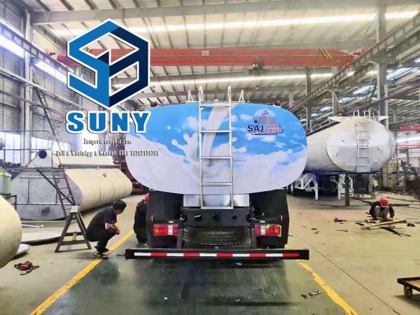 5000 L HOWO Smaller Stainless Steel Water Tanker Truck 4x2 Milk Tanker Transport Vehicle