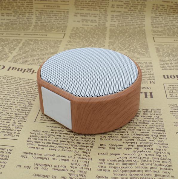 Cute Wooden Wireless Portable Speaker , Mini Super Bass Speaker BT4.2 OEM