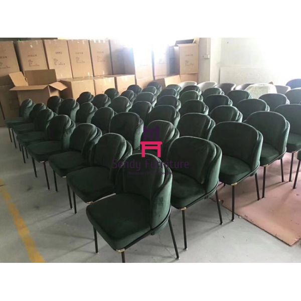 Bowed Modern Metal Restaurant Chairs Modern Minimalist Style With Black Metal Structure