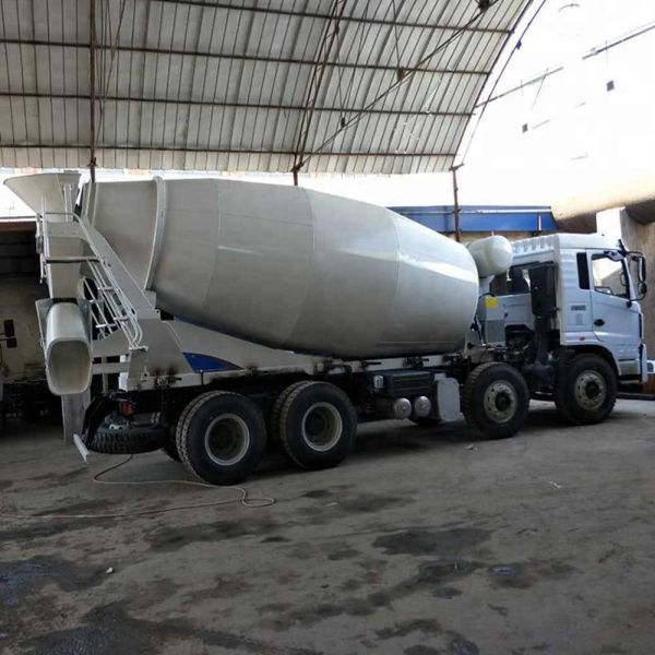 Sinotruk Howo 8X4 Concrete Mixer Machine 12 CBM Capacity White Color