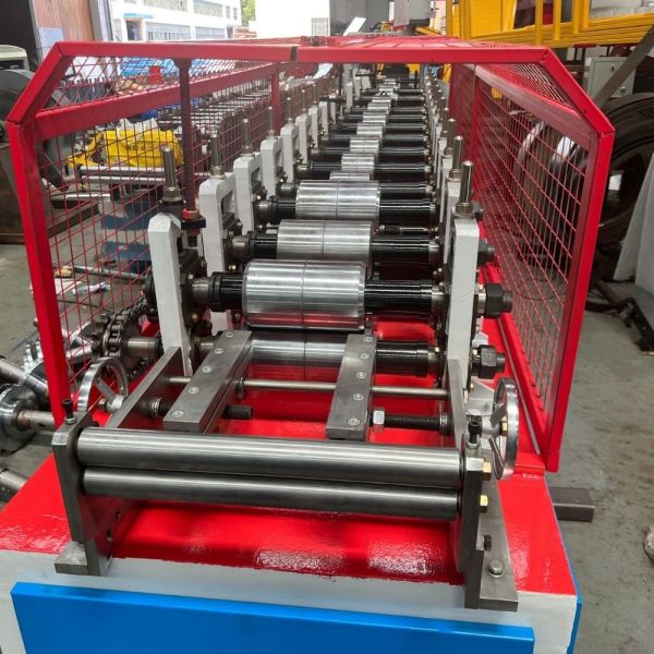 C a formé le petit pain de cloison sèche formant la largeur de la machine 100mm 150mm réglable