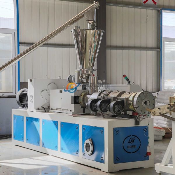 One Feed PVC Plastic Water Supply Pipe Making Machine Full Intermeshing Engagement System