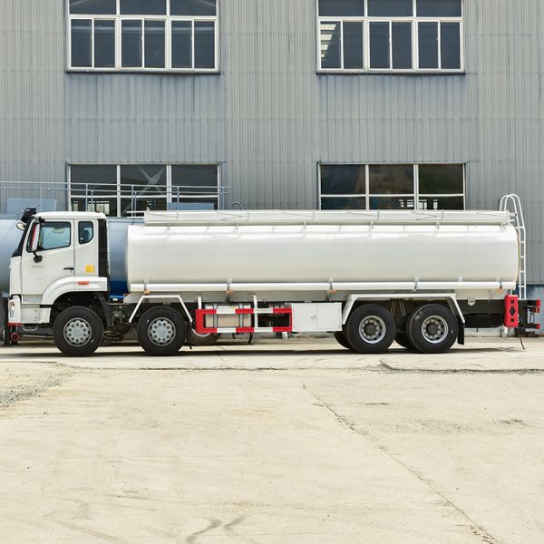 SINO Truck HOWO 25000L 12 Wheel Carbon Steel Fuel Oil Tanker Truck Tank Transport