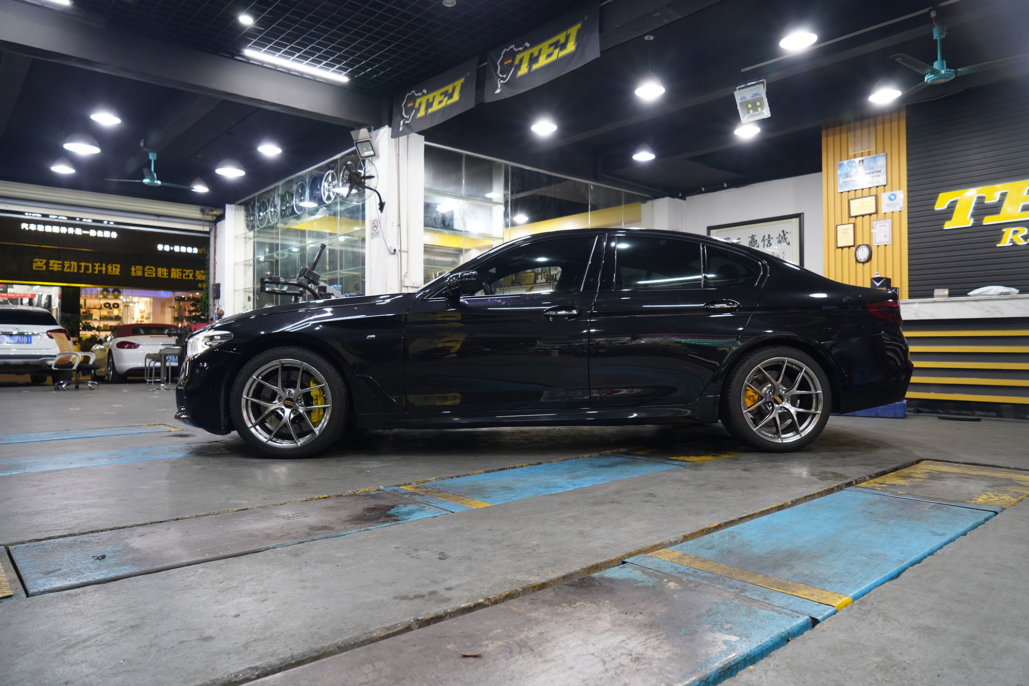 BMW F10 F11 F07 F18 S60 6 поршневый кованый калибр тормозный комплект 20 дюймов Переднее колесо