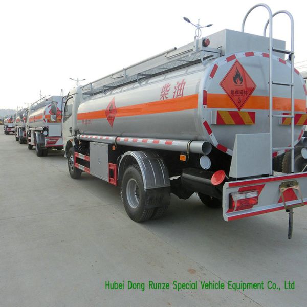 Carbon Steel Fuel Oil Delivery Truck For Vehicle Refueling Anti Corrosion 5000Liters