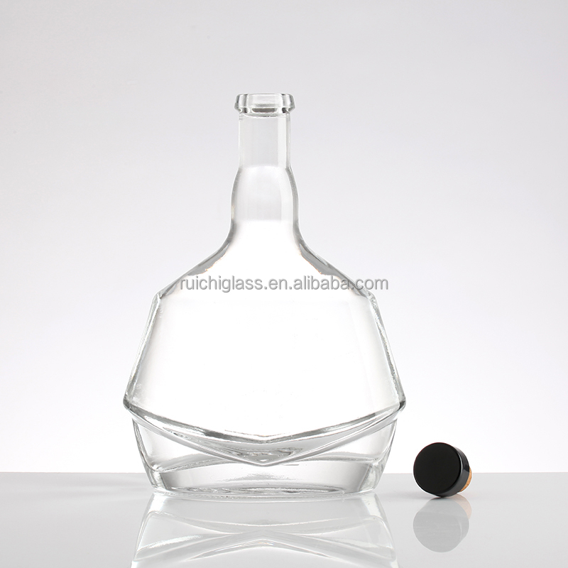 Специально сделанные бутылки для бренди и водки с пробкой