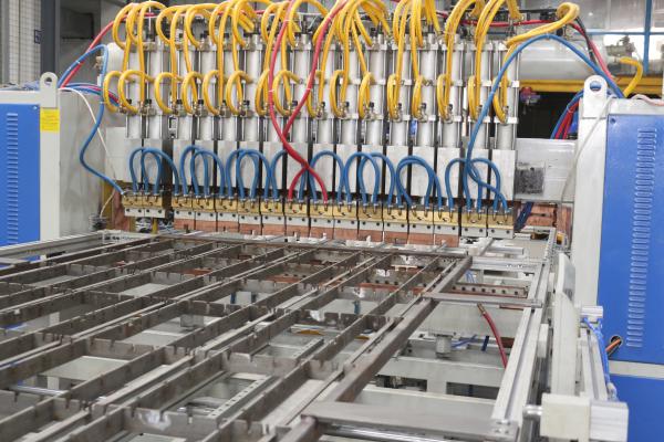 Hwashi Wire Mesh Fabrication Automatic Wire Shelf Welding Machine for Supermarket Shelves Storage Racks and Metal Frameworks