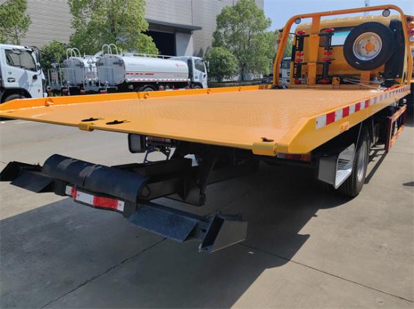 Factory Hot Sale Recovery Truck for Sale in Dubai Flatbed Tow Truck Pull 2 Car