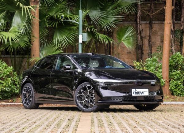 Confortável Zeekr 007 Veículo elétrico 310Kw 870Km 422Ps 440Nm 5 portas Sedan Carro novo