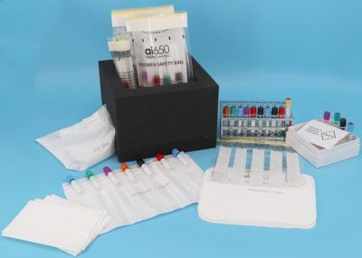 Espécimes do laboratório que empacotam e que transportam jogos para testes da patologia