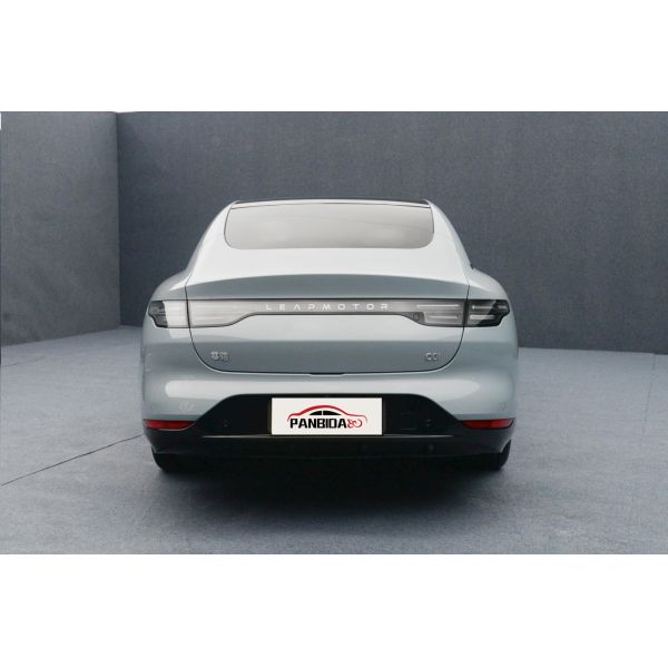 Wholesale Luxury Leap Motion C01 Auto Small Vehicle Electric Fuel Automobile New Leather Seat Covers Decoration Cheap Suv Cars