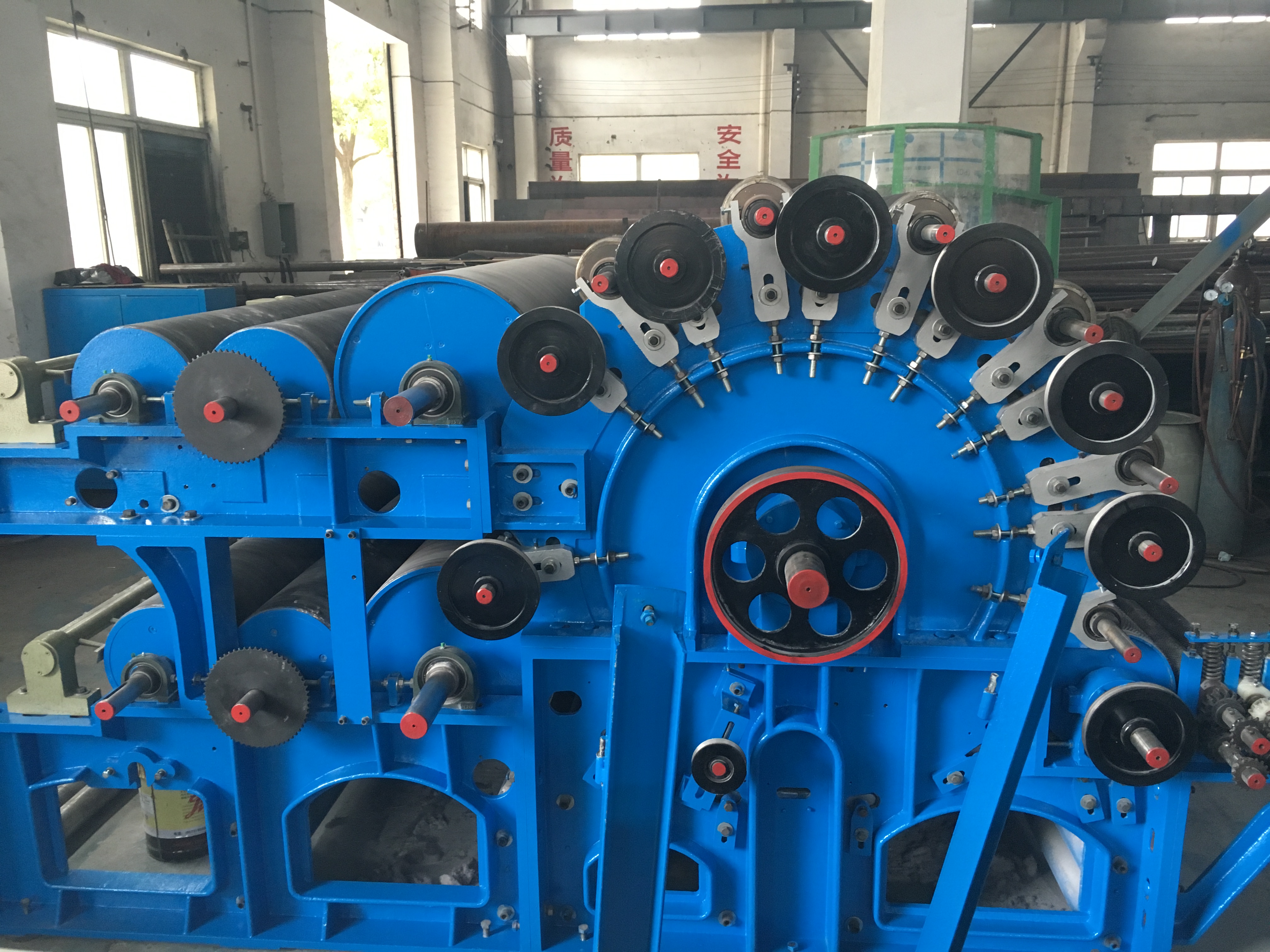 Кардочесальной машины цилиндра полиэстера волокно одиночной Nonwoven электрическое в ткани