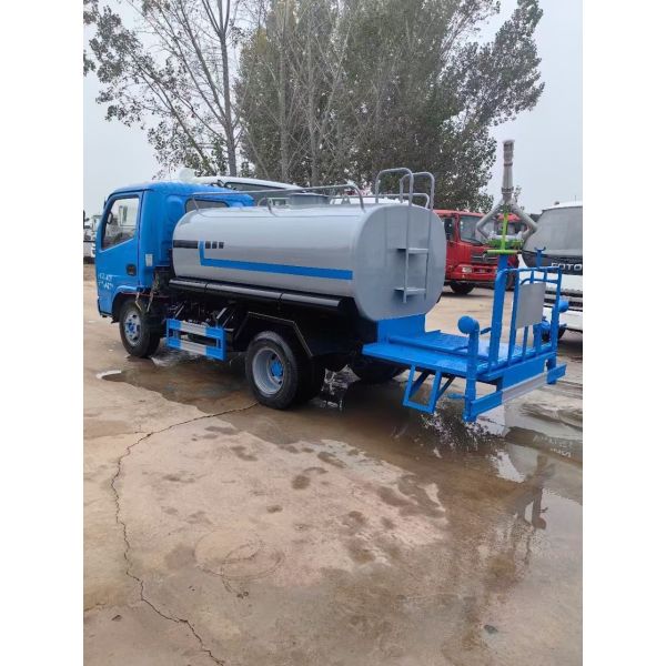 FAW Tank Watering Truck Dongfeng Sinotruk HOWO Shacman Road Sprinkler Sanitation Vehicle 20000/30000L 6X4 Heavy Duty Milk Tanker Drinking Water Truck Price